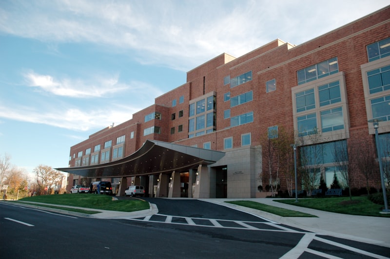 When to Go to the ER: Emergency Warning Signs Guide